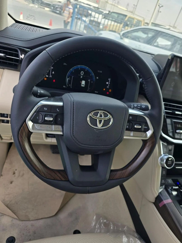 Toyota Land Cruiser GXR 4.0L 2025 MODEL SUNROOF ELECTRIC SEAT