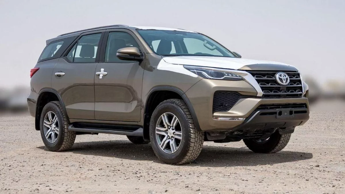 Toyota Fortuner GX2 TOYOTA FORTUNER 2.4 DIESEL AT MID OPTION