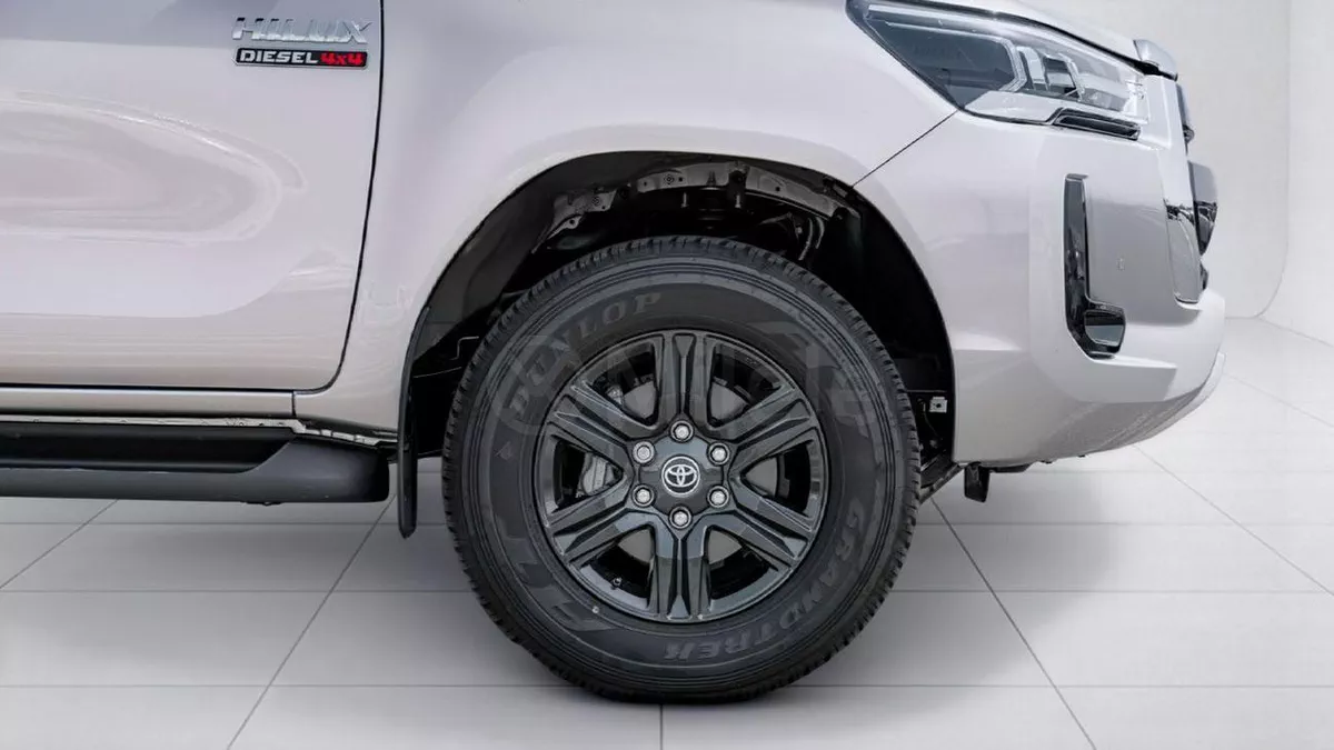 Toyota Hilux HILUX DC DIESEL 2.8M HEV AT 4WD | 2-YEAR WARRANTY + SERVICE AVAILABLE | IN-HOUSE FINANCING | 0% DOWN-4-0