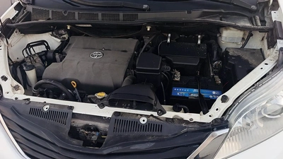2011 Toyota Sienna SE - American Specs - Well Maintained-10