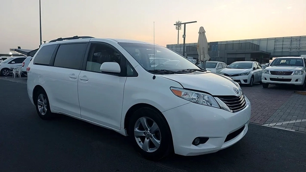 2011 Toyota Sienna SE - American Specs - Well Maintained