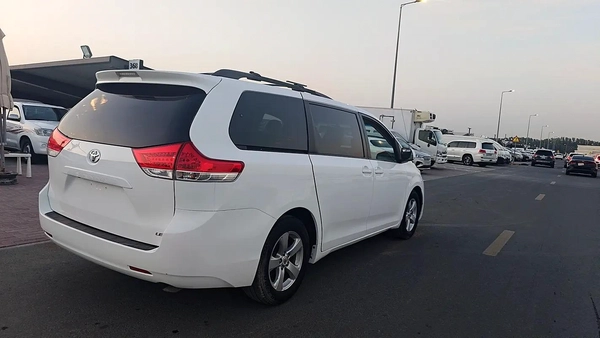 2011 Toyota Sienna SE - American Specs - Well Maintained