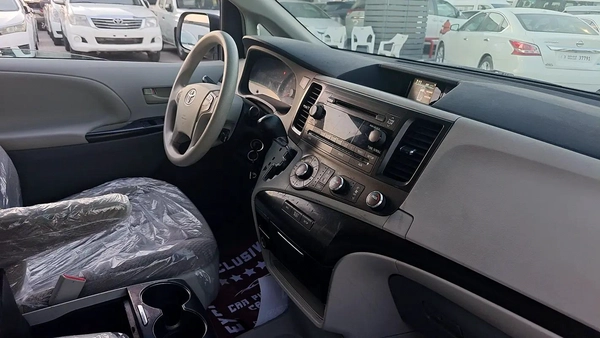 2011 Toyota Sienna SE - American Specs - Well Maintained