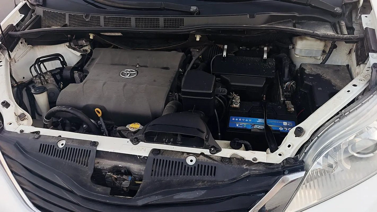 2011 Toyota Sienna SE - American Specs - Well Maintained-10-10