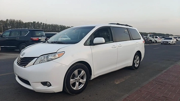 2011 Toyota Sienna SE - American Specs - Well Maintained