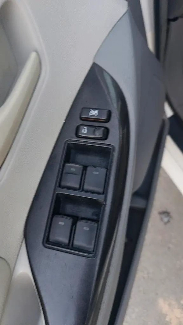 2011 Toyota Sienna SE - American Specs - Well Maintained
