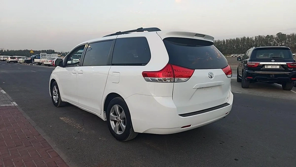 2011 Toyota Sienna SE - American Specs - Well Maintained