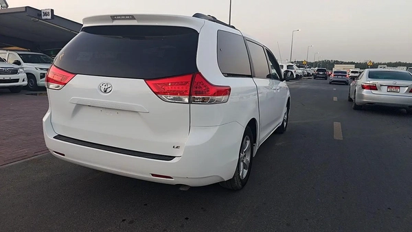 2011 Toyota Sienna SE - American Specs - Well Maintained