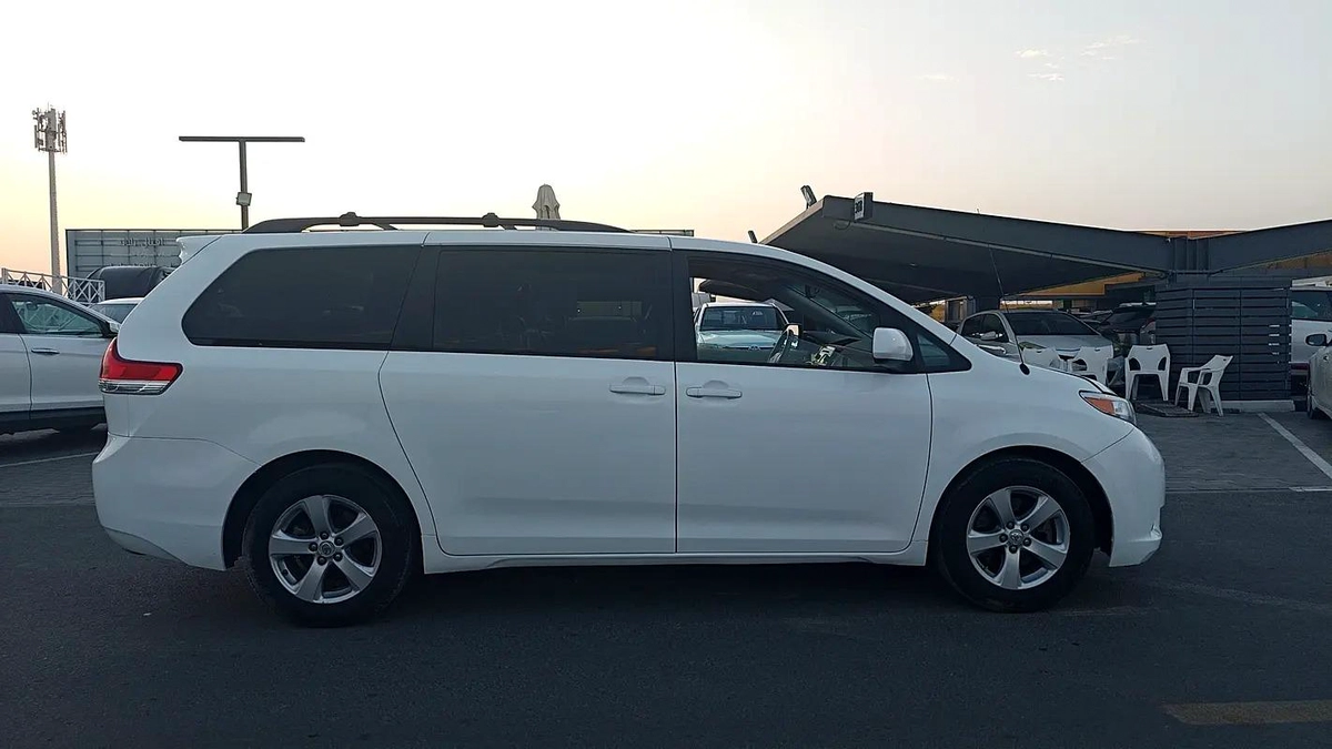 2011 Toyota Sienna SE - American Specs - Well Maintained-19-19