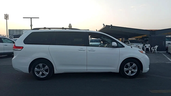 2011 Toyota Sienna SE - American Specs - Well Maintained