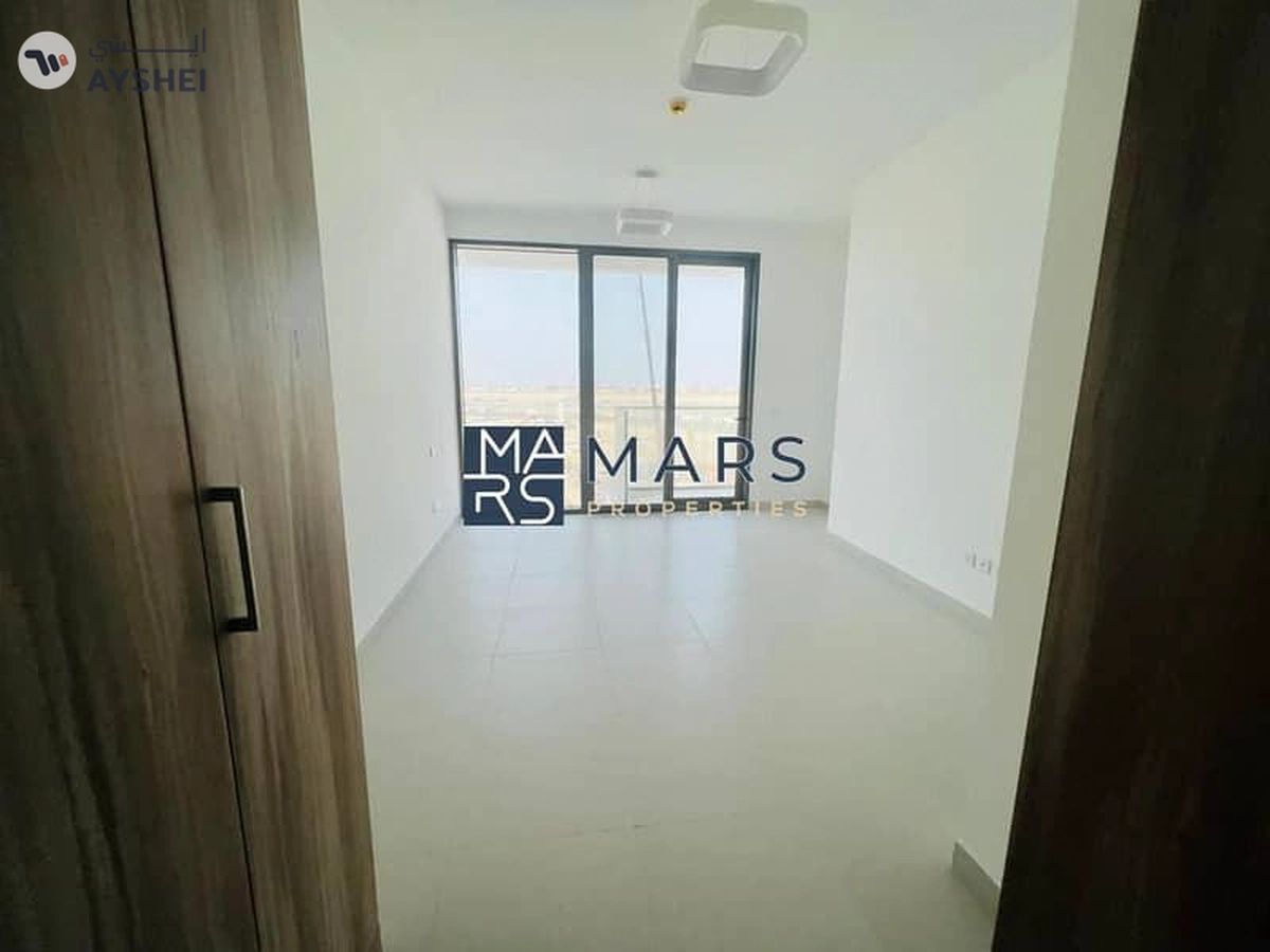 Ready-to-move-in studio with breathtaking direct sea view