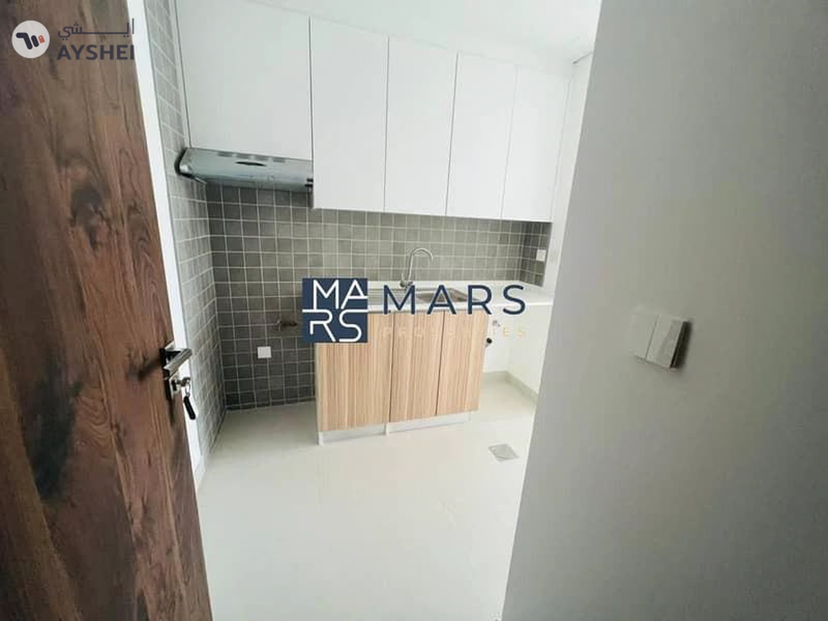 Ready-to-move-in studio with breathtaking direct sea view