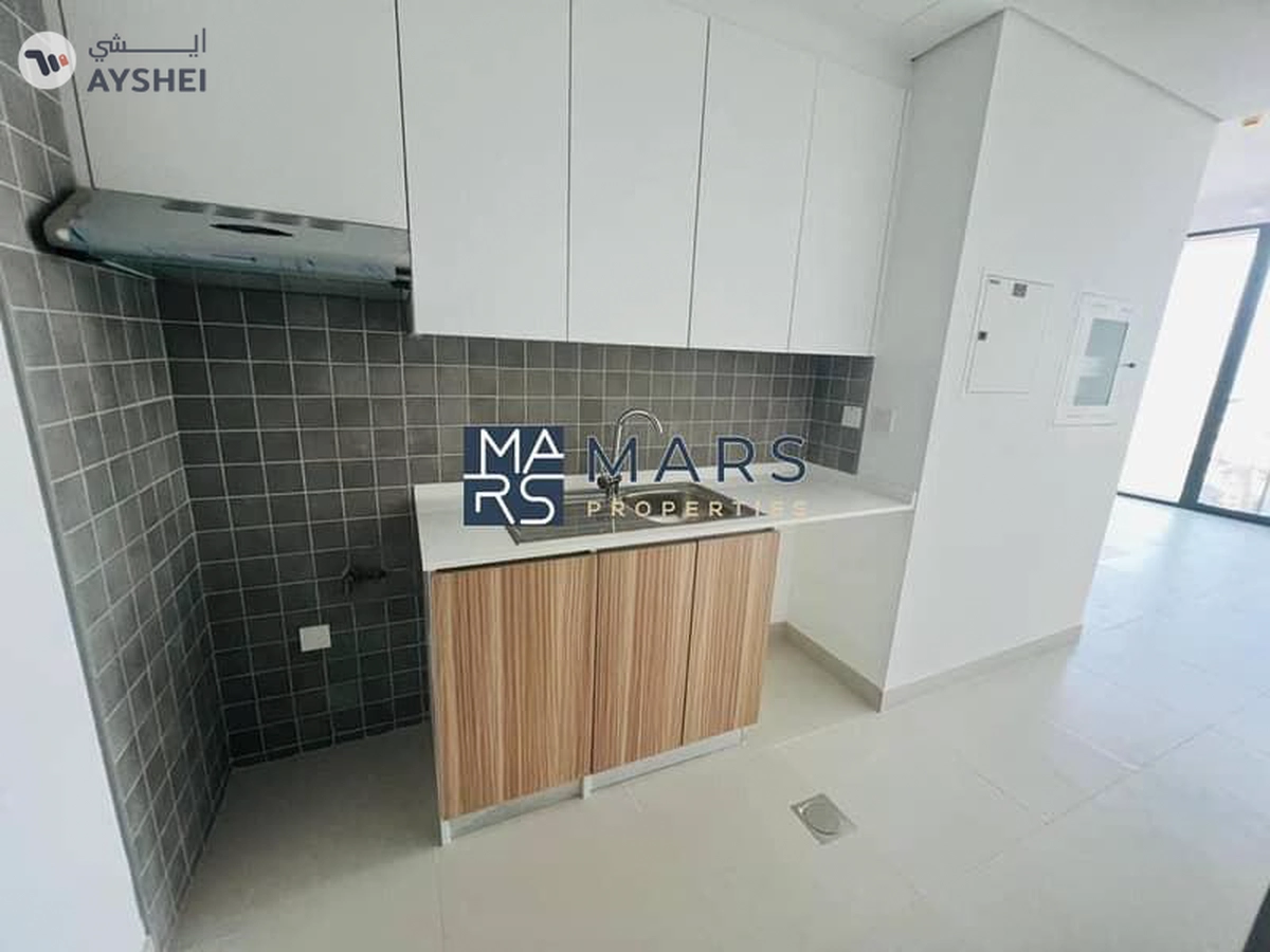 Ready-to-move-in studio with breathtaking direct sea view