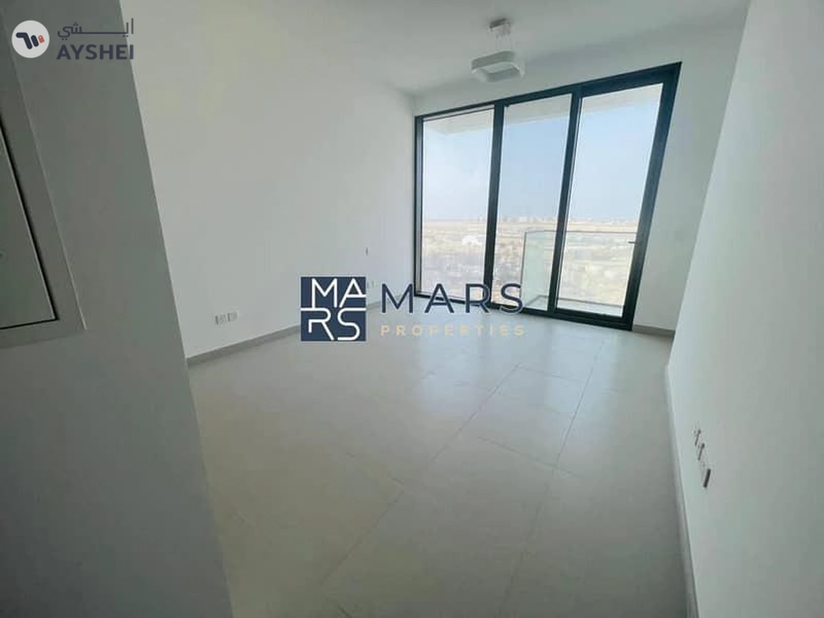 Ready-to-move-in studio with breathtaking direct sea view