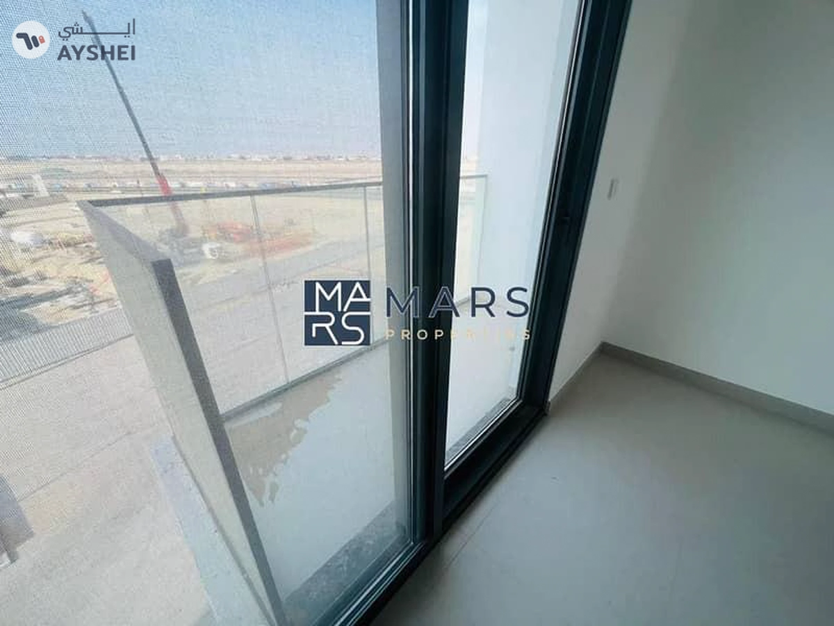 Ready-to-move-in studio with breathtaking direct sea view