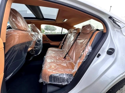 2025 LEXUS ES350 3.5L PANAROMIC ELITE GCC BRAND NEW 0KM-1