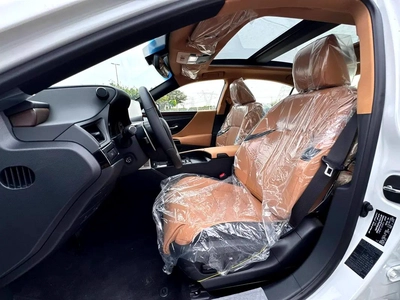 2025 LEXUS ES350 3.5L PANAROMIC ELITE GCC BRAND NEW 0KM-5