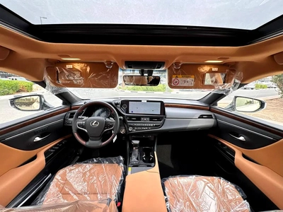 2025 LEXUS ES350 3.5L PANAROMIC ELITE GCC BRAND NEW 0KM-14