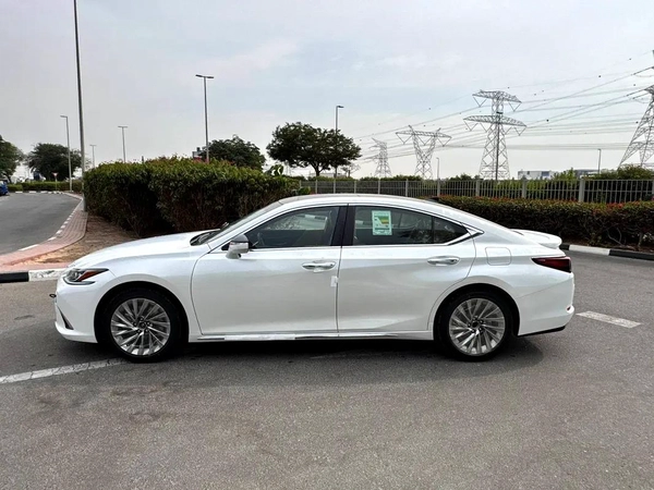 2025 LEXUS ES350 3.5L PANAROMIC ELITE GCC BRAND NEW 0KM