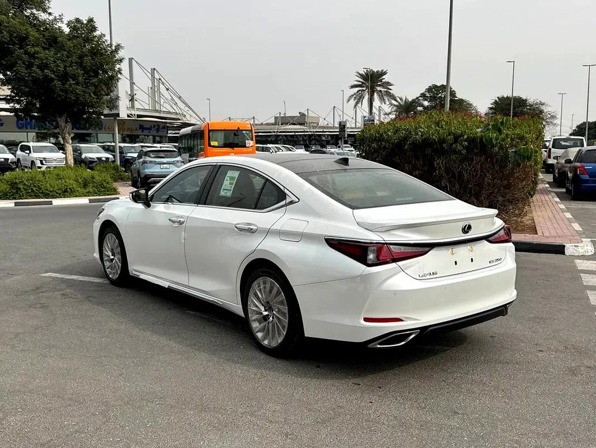 2025 LEXUS ES350 3.5L PANAROMIC ELITE GCC BRAND NEW 0KM-12-12