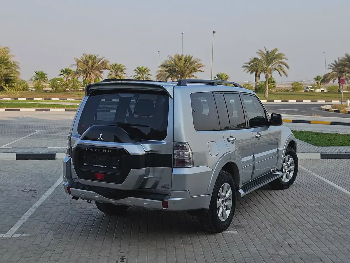 Pajero 2019 GCC Full Option Top With Sunroof and Navigation GLS TOP Line Premium Car With Low KM-15-15