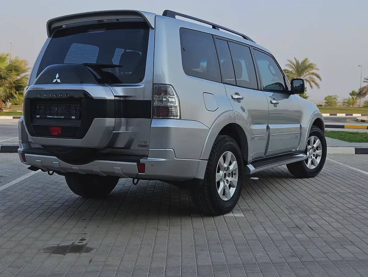 Pajero 2019 GCC Full Option Top With Sunroof and Navigation GLS TOP Line Premium Car With Low KM-17-17