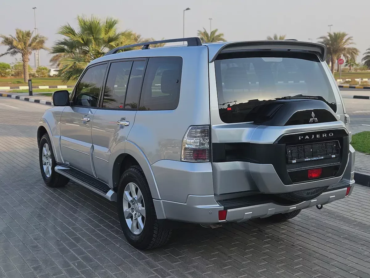 Pajero 2019 GCC Full Option Top With Sunroof and Navigation GLS TOP Line Premium Car With Low KM-18-18