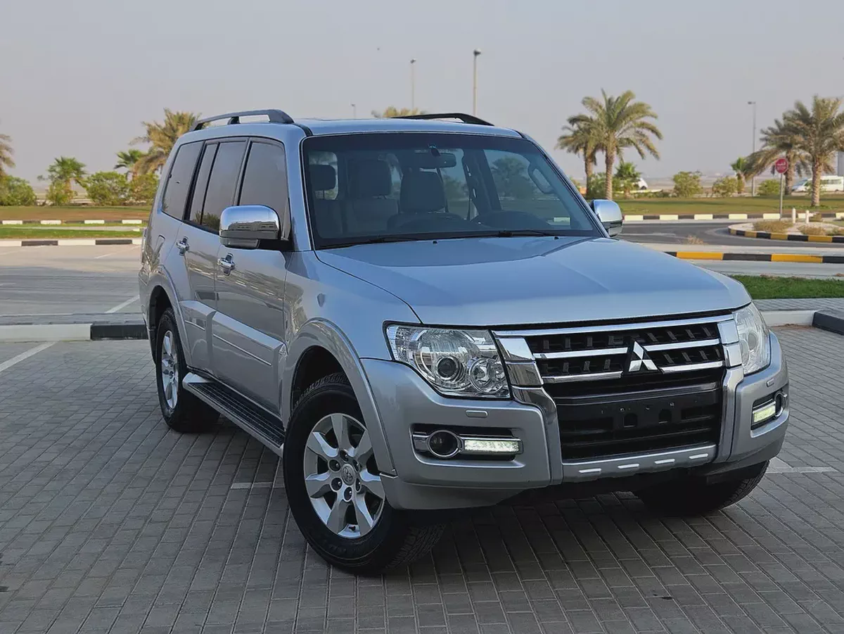 Pajero 2019 GCC Full Option Top With Sunroof and Navigation GLS TOP Line Premium Car With Low KM