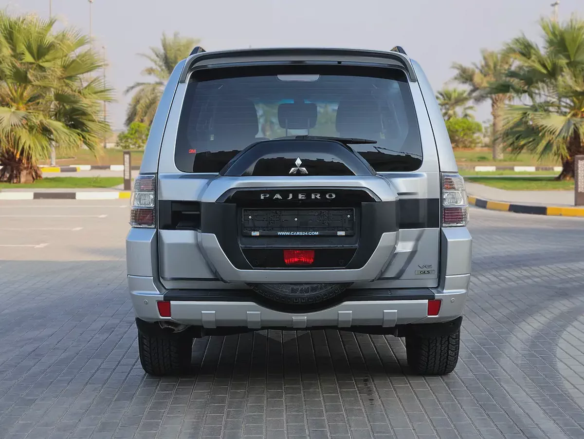 Pajero 2019 GCC Full Option Top With Sunroof and Navigation GLS TOP Line Premium Car With Low KM-19-19