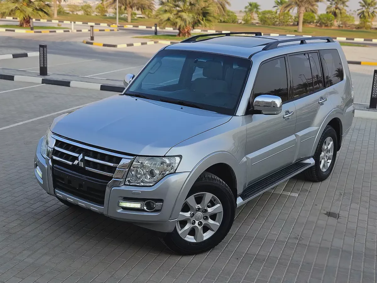 Pajero 2019 GCC Full Option Top With Sunroof and Navigation GLS TOP Line Premium Car With Low KM-1-1