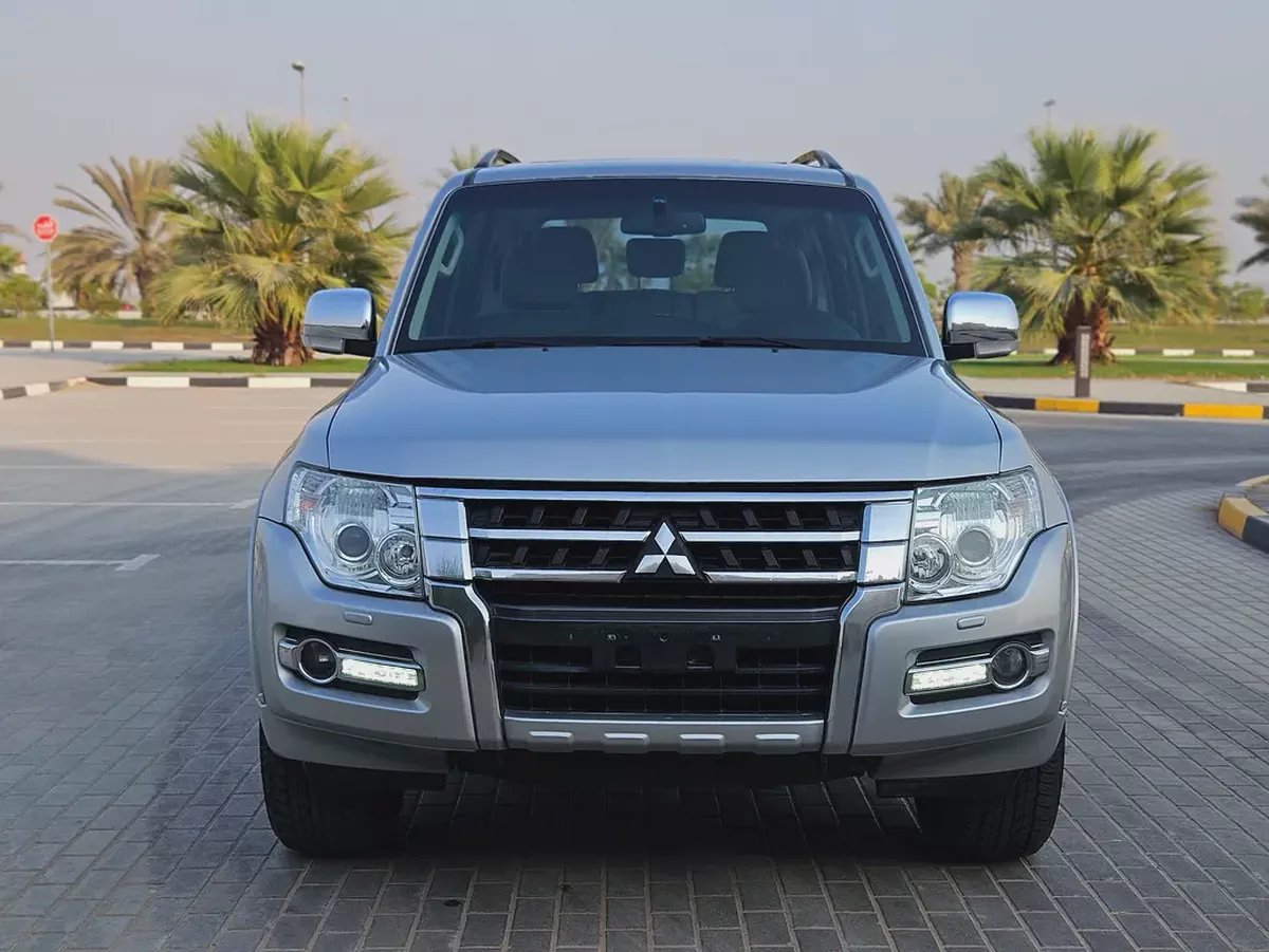 Pajero 2019 GCC Full Option Top With Sunroof and Navigation GLS TOP Line Premium Car With Low KM-5-5