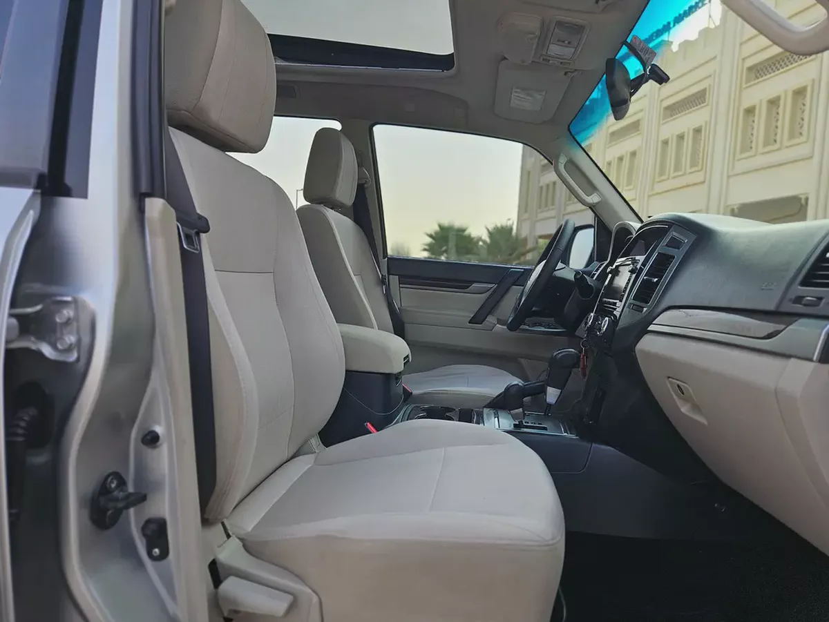 Pajero 2019 GCC Full Option Top With Sunroof and Navigation GLS TOP Line Premium Car With Low KM-7-7