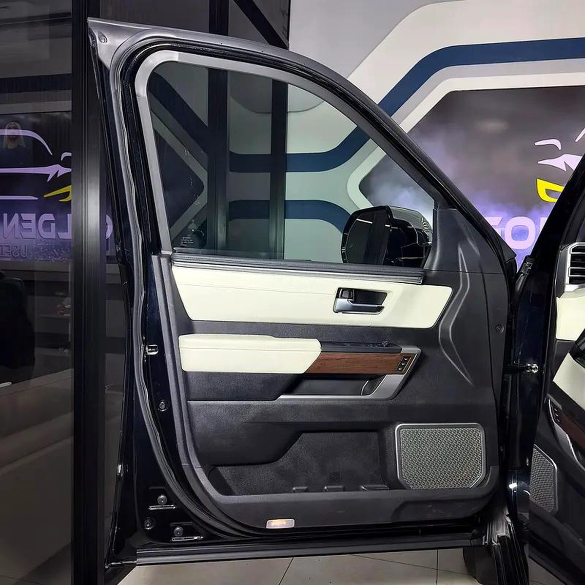 2024 Toyota Sequoia Capstone hybrid-2-2