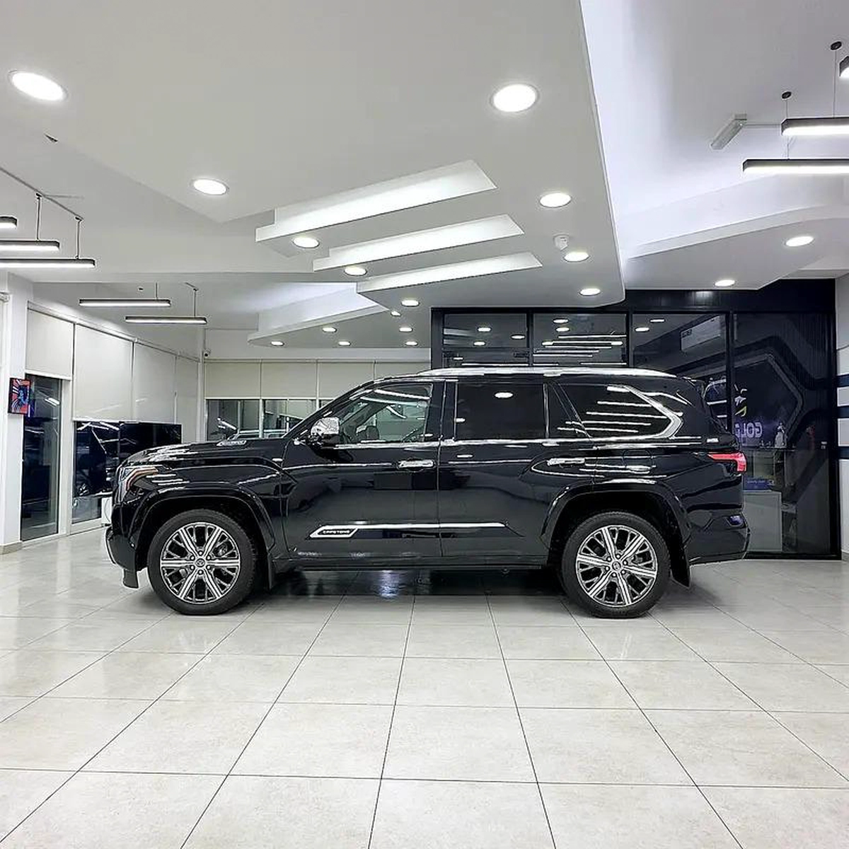 2024 Toyota Sequoia Capstone hybrid-6-6