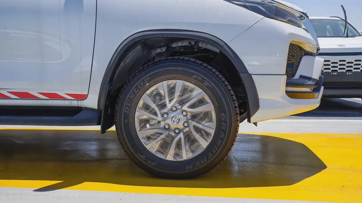2026 Toyota Fortuner SR5 V6 4.0L GCC Specs-4-4