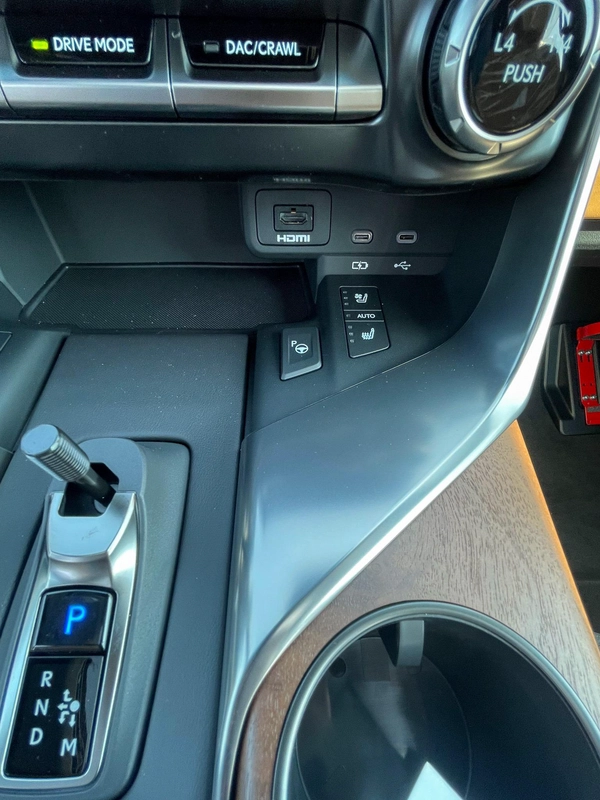 LEXUS LX700 HYBRID ( FULL OPTION WITH AUTO PARK ) 2025 GCC