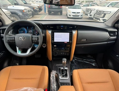 Toyota Fortuner SR5 || 2.8L DIESEL V4 4WD | RADAR | 360*CAMERA | AUTO AC (CODE # FD6FO)-14