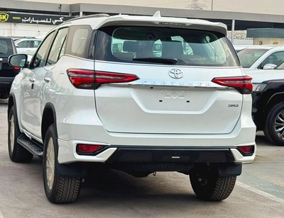 Toyota Fortuner SR5 || 2.8L DIESEL V4 4WD | RADAR | 360*CAMERA | AUTO AC (CODE # FD6FO)-3
