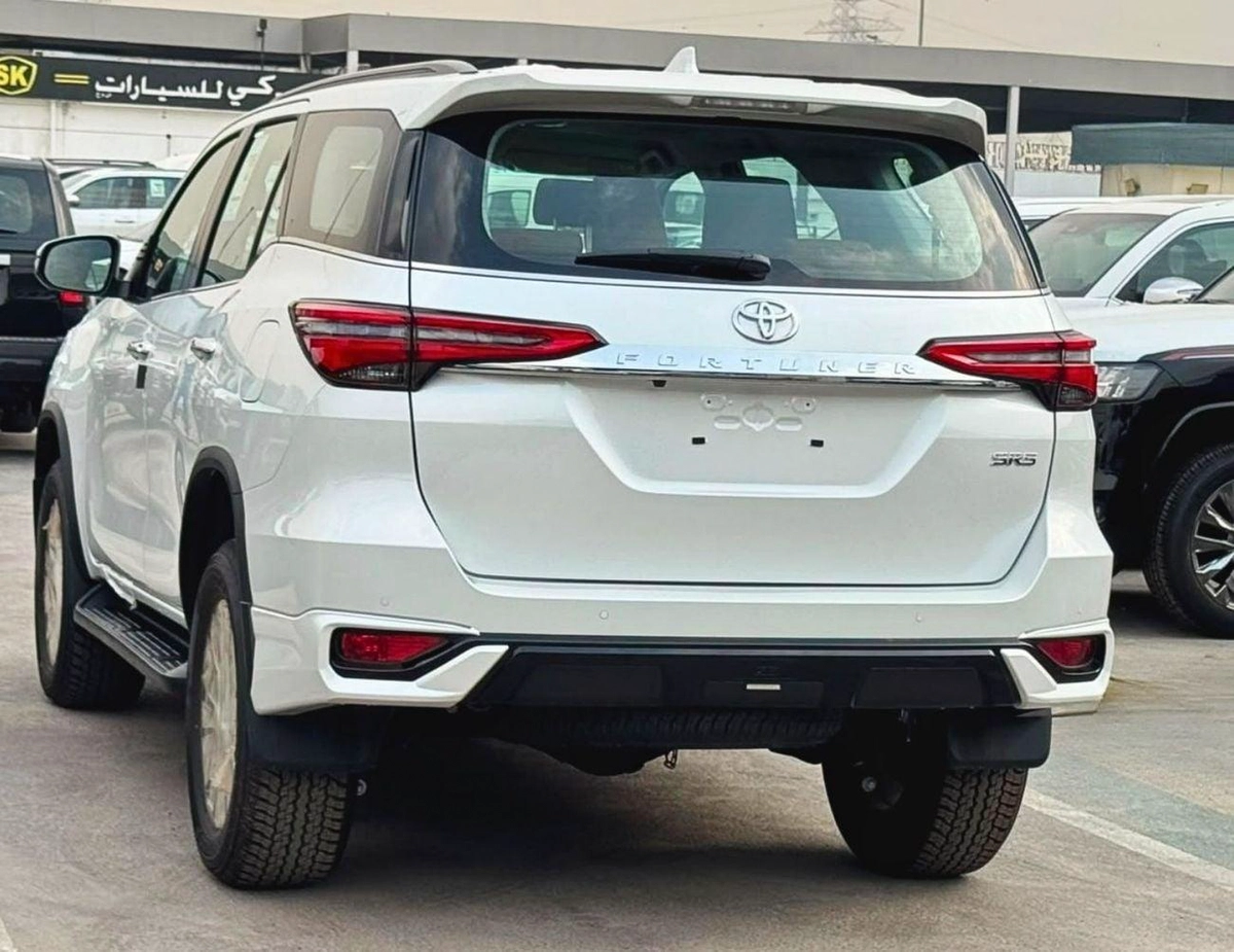 Toyota Fortuner SR5 || 2.8L DIESEL V4 4WD | RADAR | 360*CAMERA | AUTO AC (CODE # FD6FO)-3-0