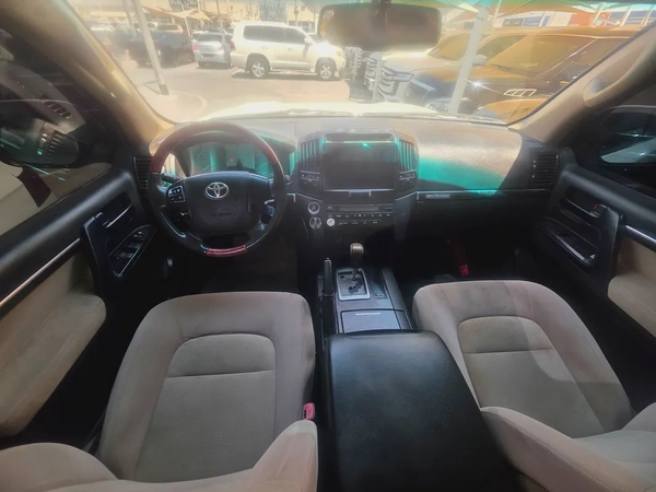 Toyota Land Cruiser GXR V6 4.0L Model 2011 Full Options