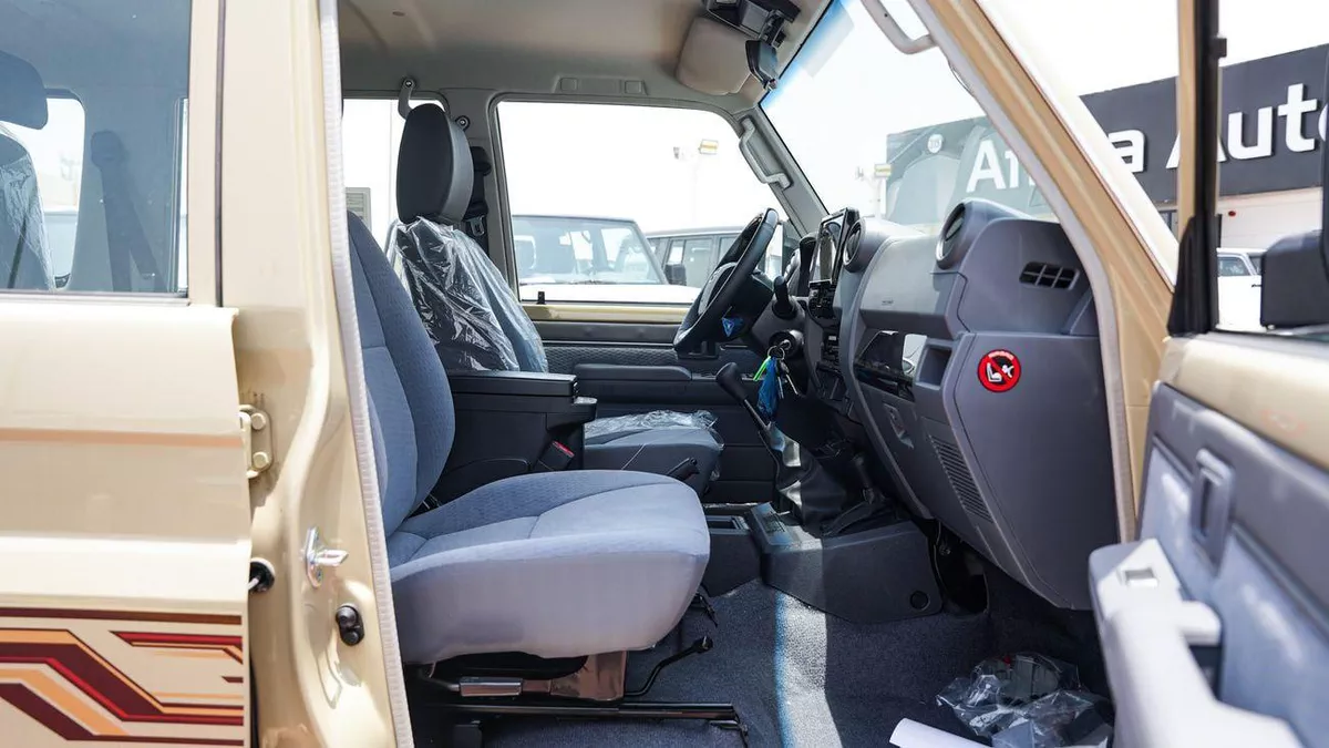 Toyota Land Cruiser 70 HT VXR LC76 LX-9-0