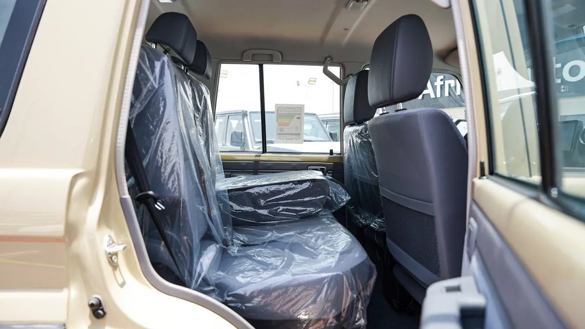 Toyota Land Cruiser 70 HT VXR LC76 LX-10-0