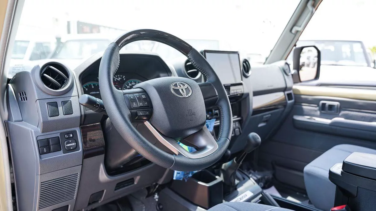Toyota Land Cruiser 70 HT VXR LC76 LX-3-0