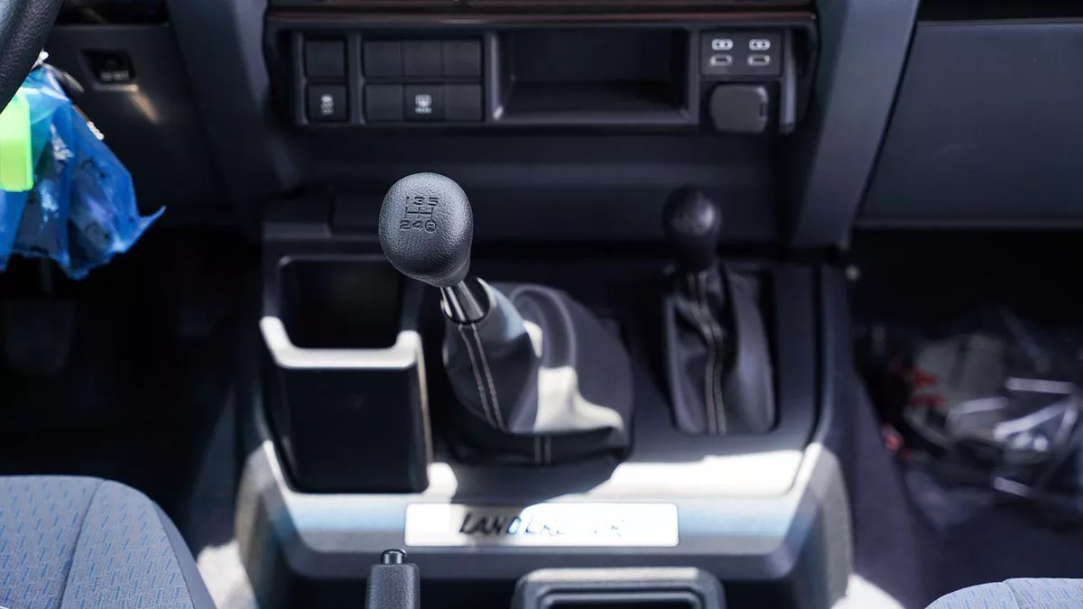 Toyota Land Cruiser 70 HT VXR LC76 LX-6-0