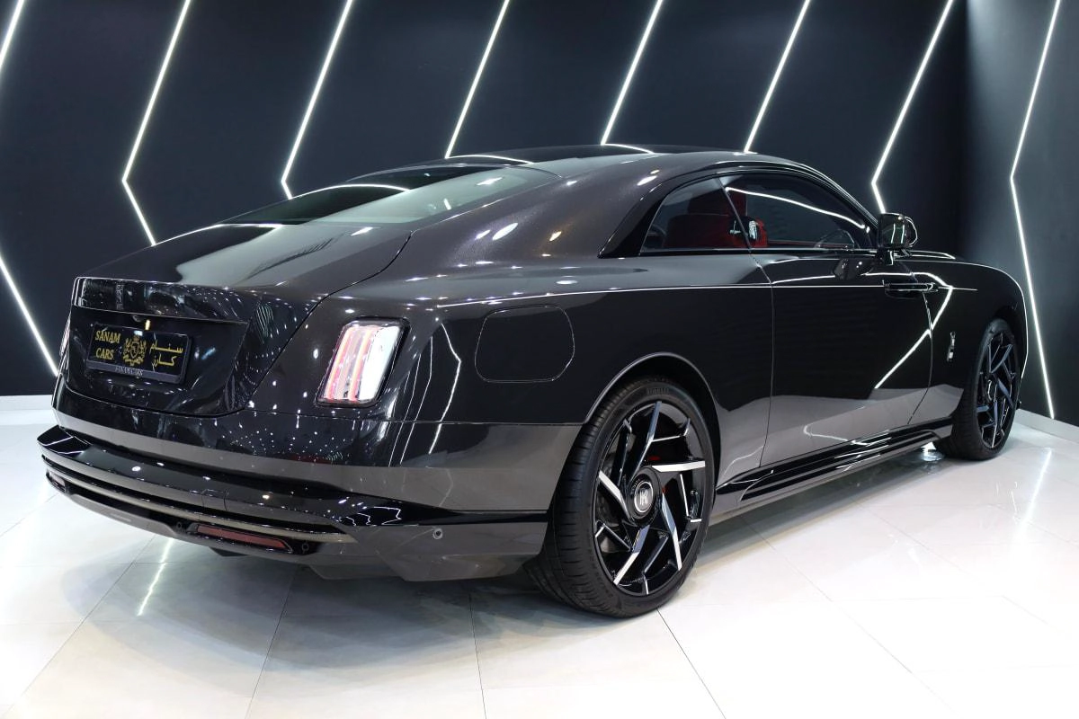 Rolls-Royce Spectre Black Badge-7-7