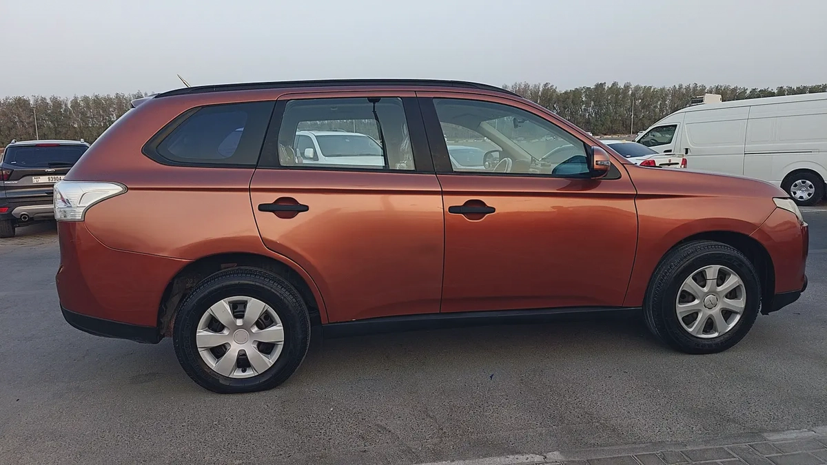 Mitsubishi Outlander GLX 2014 | GCC Specs | Well Maintained-4-4