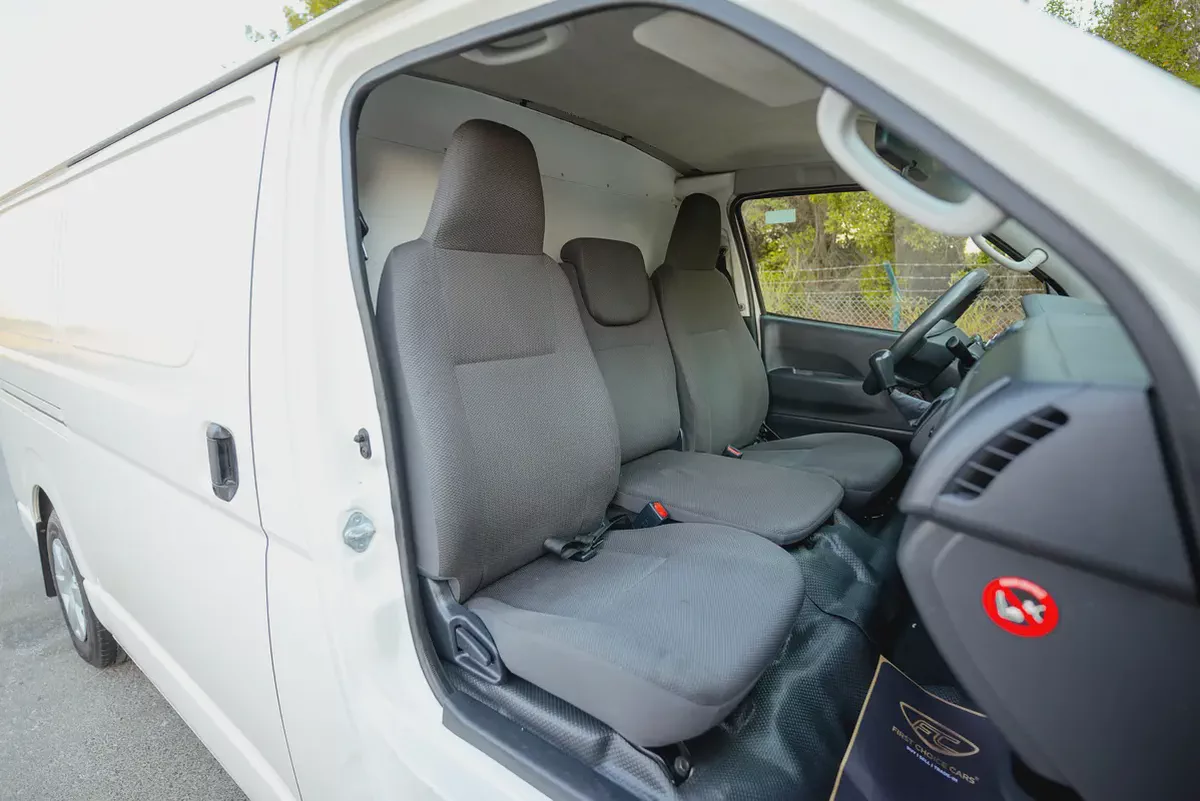 Hiace Standard Roof | Chiller Van | GCC Specs | Ref#T26310-9-9