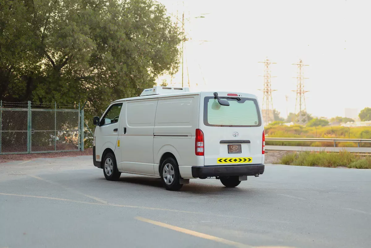 Hiace Standard Roof | Chiller Van | GCC Specs | Ref#T26310-3-3
