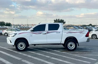 Toyota Hilux GLX 2022 Toyota Hilux 2.7L V4 - 4x4 AWD Original Paint - GCC - Patrol Automatic-3