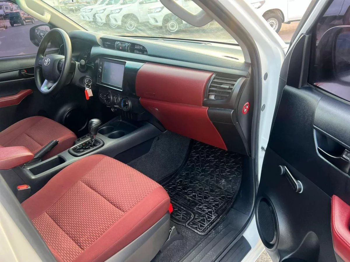 Toyota Hilux GLX 2022 Toyota Hilux 2.7L V4 - 4x4 AWD Original Paint - GCC - Patrol Automatic-12-0